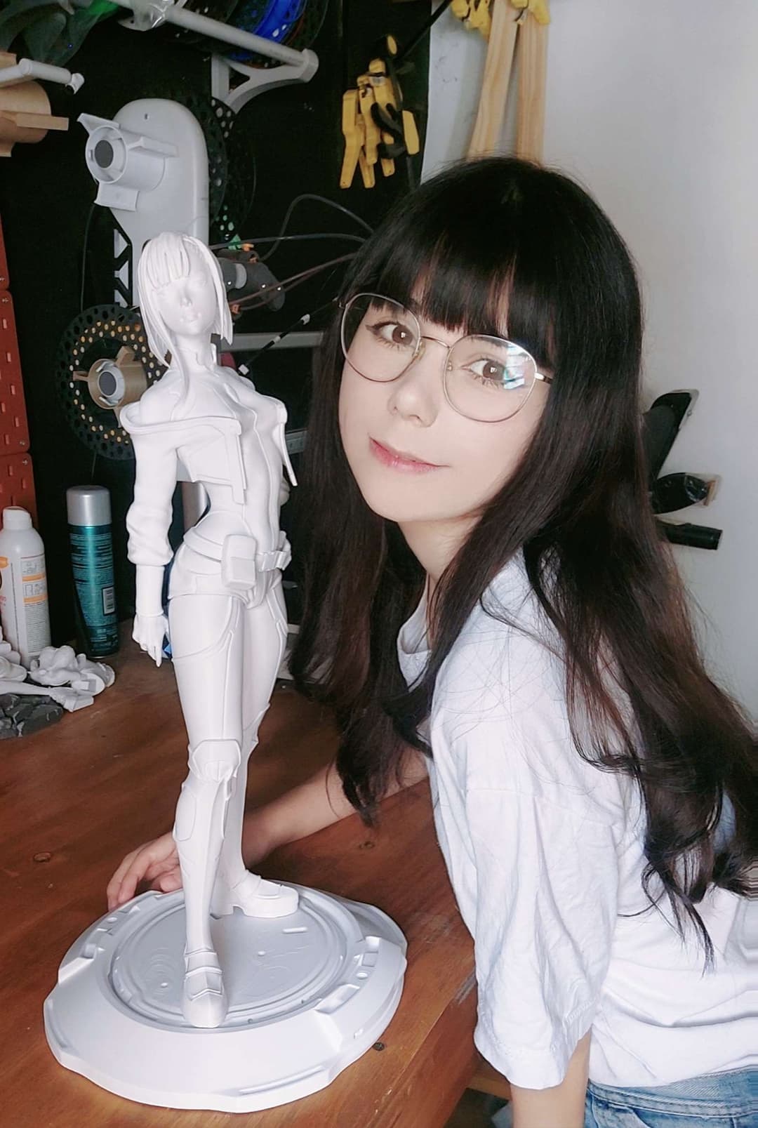 Daiana Lopez con figura impresa en 3D